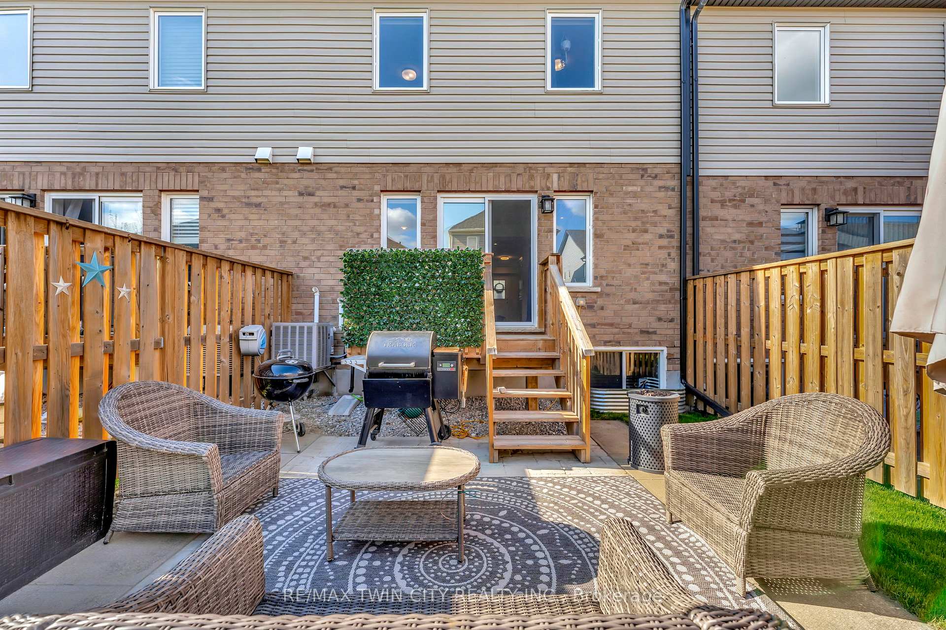 Photo 26 of 38 Bawcutt Crescent, Brant, Paris — HOMEH