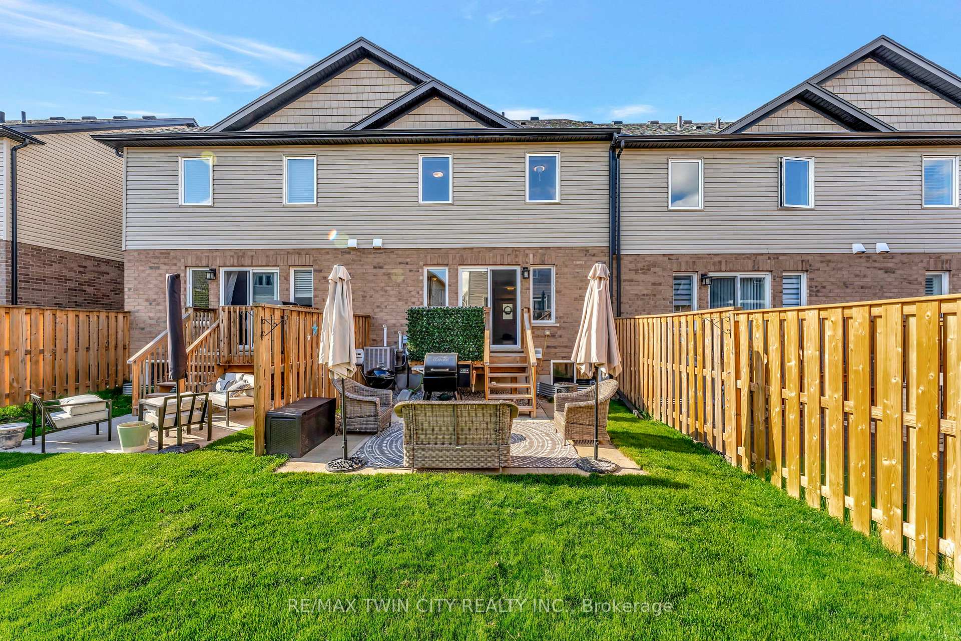 Photo 29 of 38 Bawcutt Crescent, Brant, Paris — HOMEH