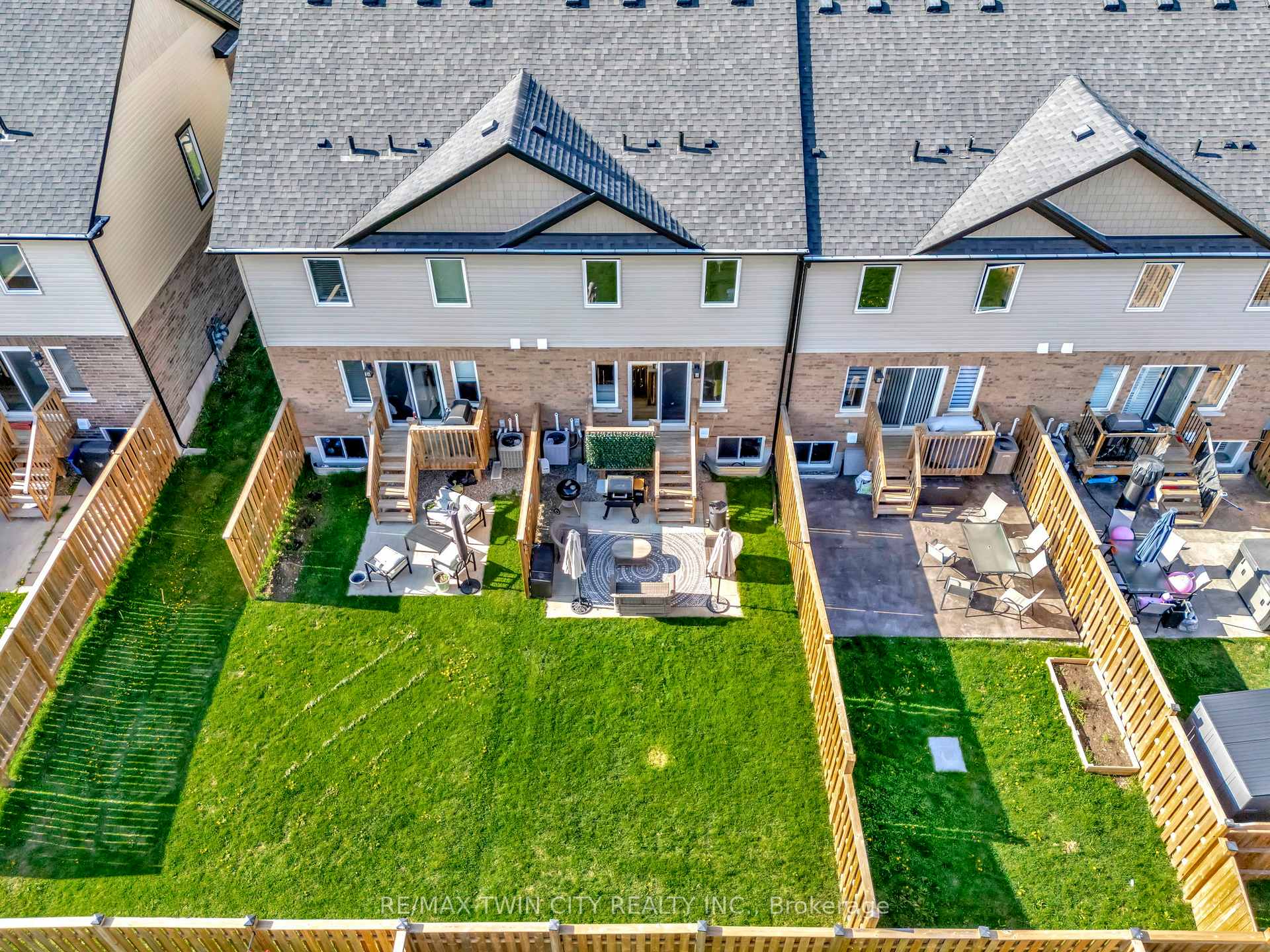 Photo 30 of 38 Bawcutt Crescent, Brant, Paris — HOMEH