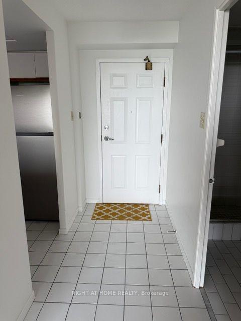 Photo 4 of Unit 701, 250 Webb Drive, Mississauga, City Centre — HOMEH