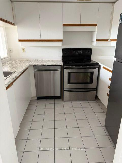 Photo 5 of Unit 701, 250 Webb Drive, Mississauga, City Centre — HOMEH