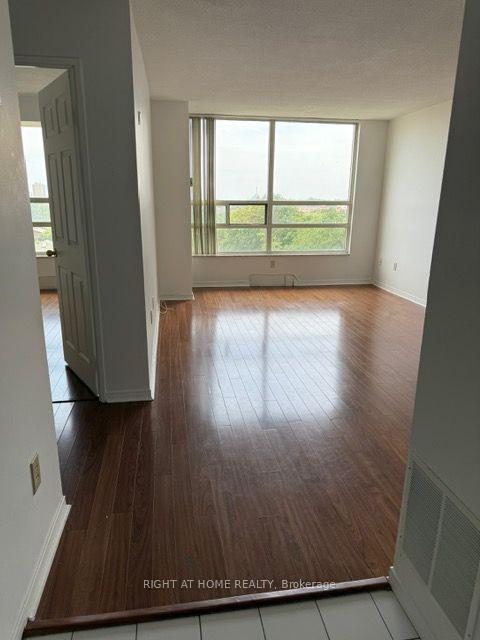 Photo 6 of Unit 701, 250 Webb Drive, Mississauga, City Centre — HOMEH