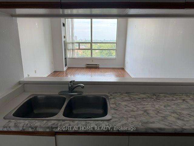 Photo 9 of Unit 701, 250 Webb Drive, Mississauga, City Centre — HOMEH