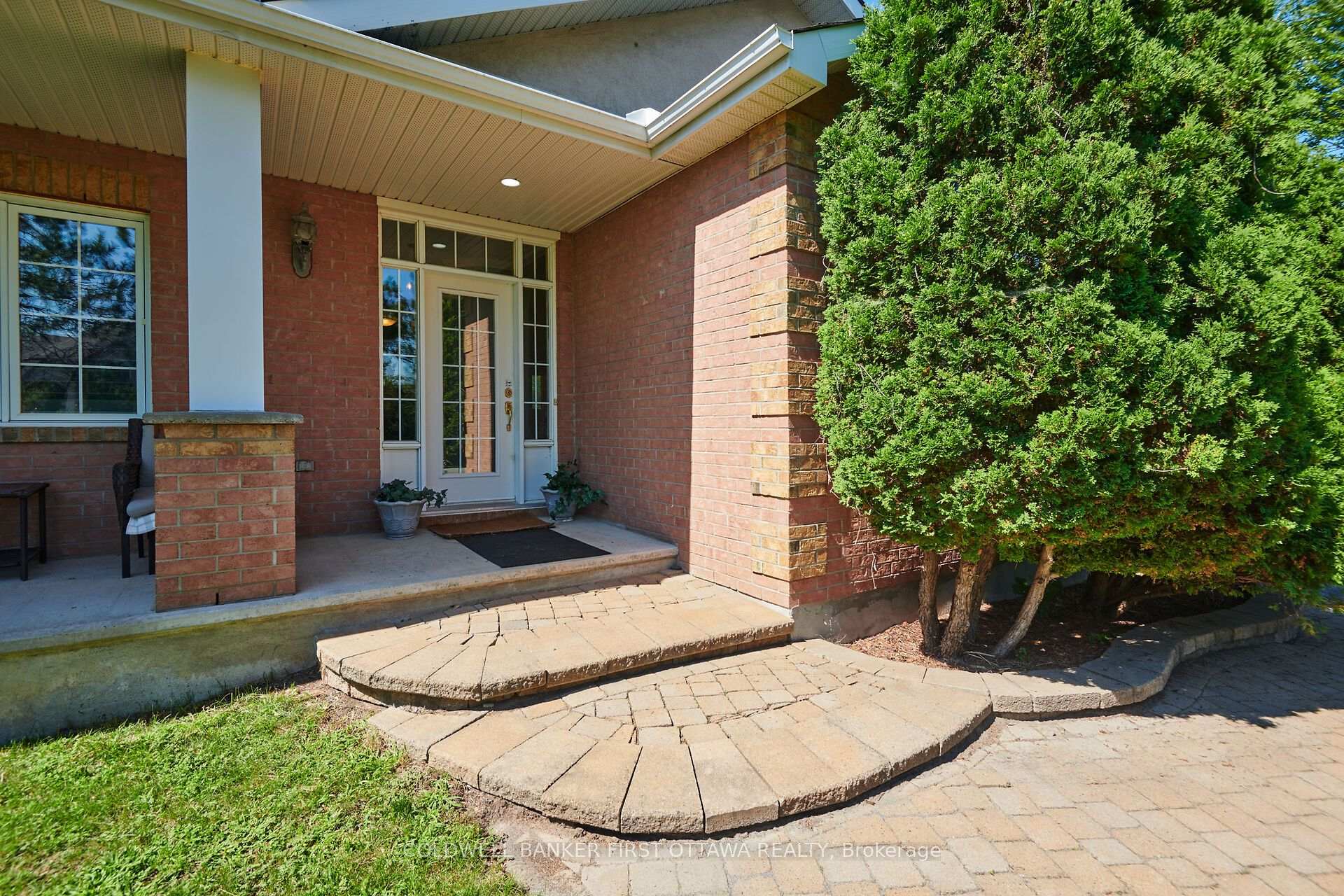 Photo 4 of 6983 Lakes Park Drive, Ottawa, Greely — HOMEH