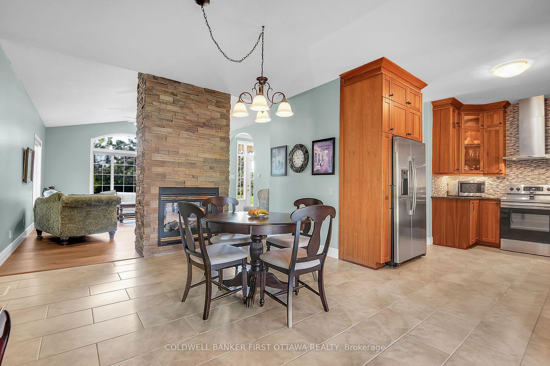 Photo 10 of 6983 Lakes Park Drive, Ottawa, Greely — HOMEH