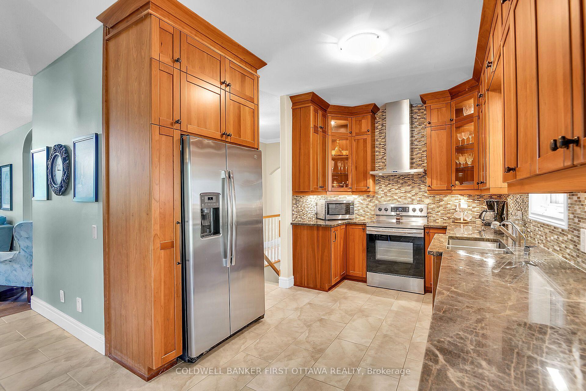 Photo 12 of 6983 Lakes Park Drive, Ottawa, Greely — HOMEH