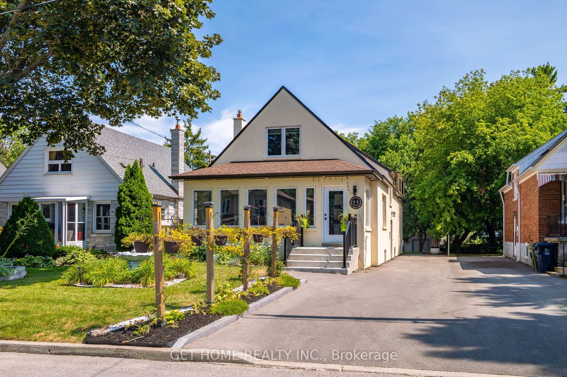 Front of 11 Twin Pauls Crescent
