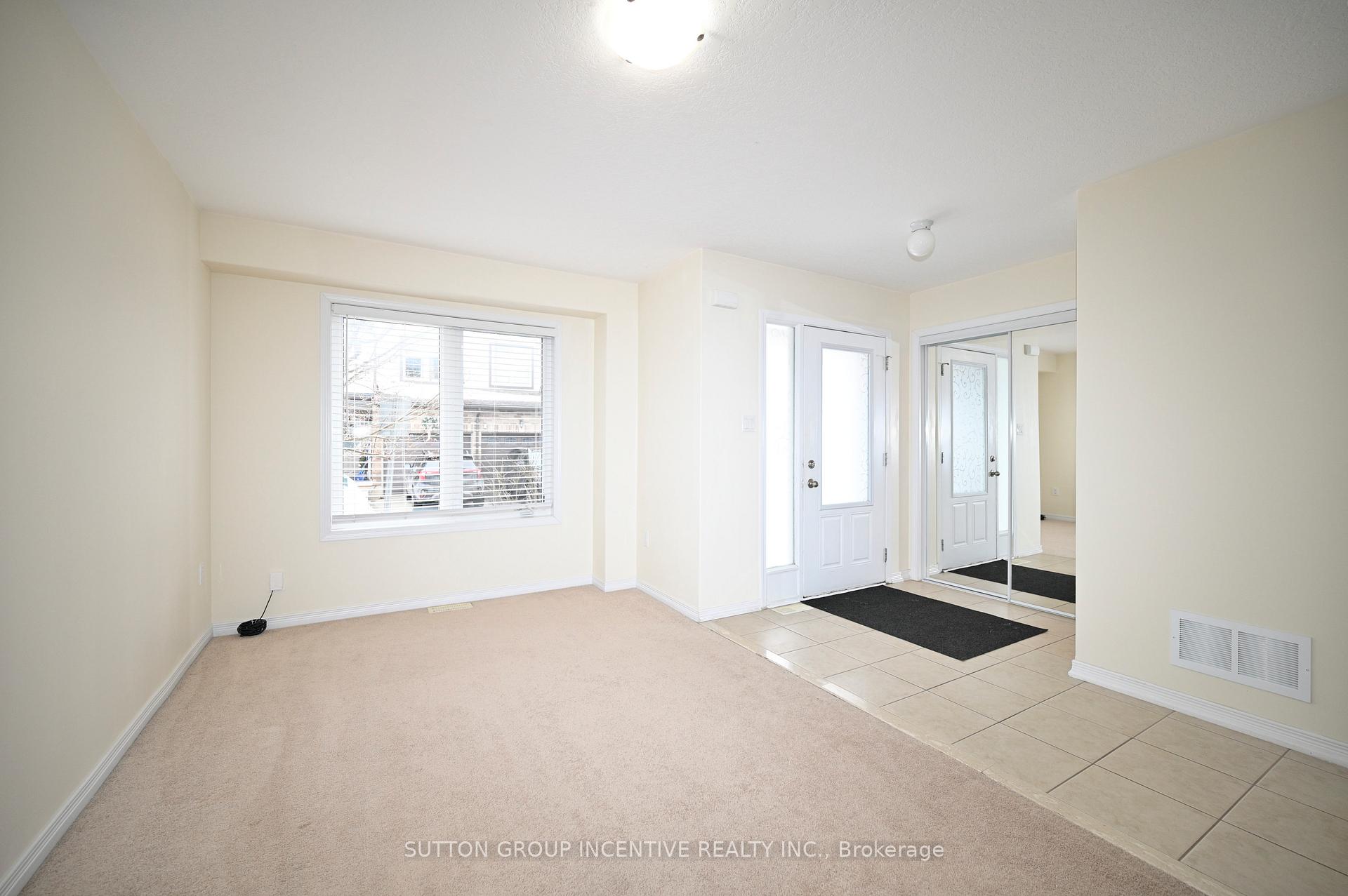 Photo 5 of Unit 29, 90 Sovereign'S Gate, Barrie, Innis-Shore — HOMEH