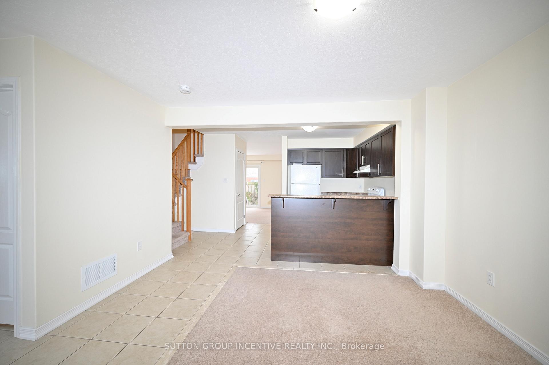 Photo 9 of Unit 29, 90 Sovereign'S Gate, Barrie, Innis-Shore — HOMEH