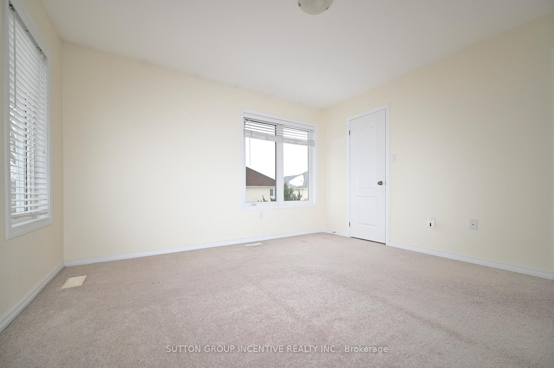 Photo 29 of Unit 29, 90 Sovereign'S Gate, Barrie, Innis-Shore — HOMEH