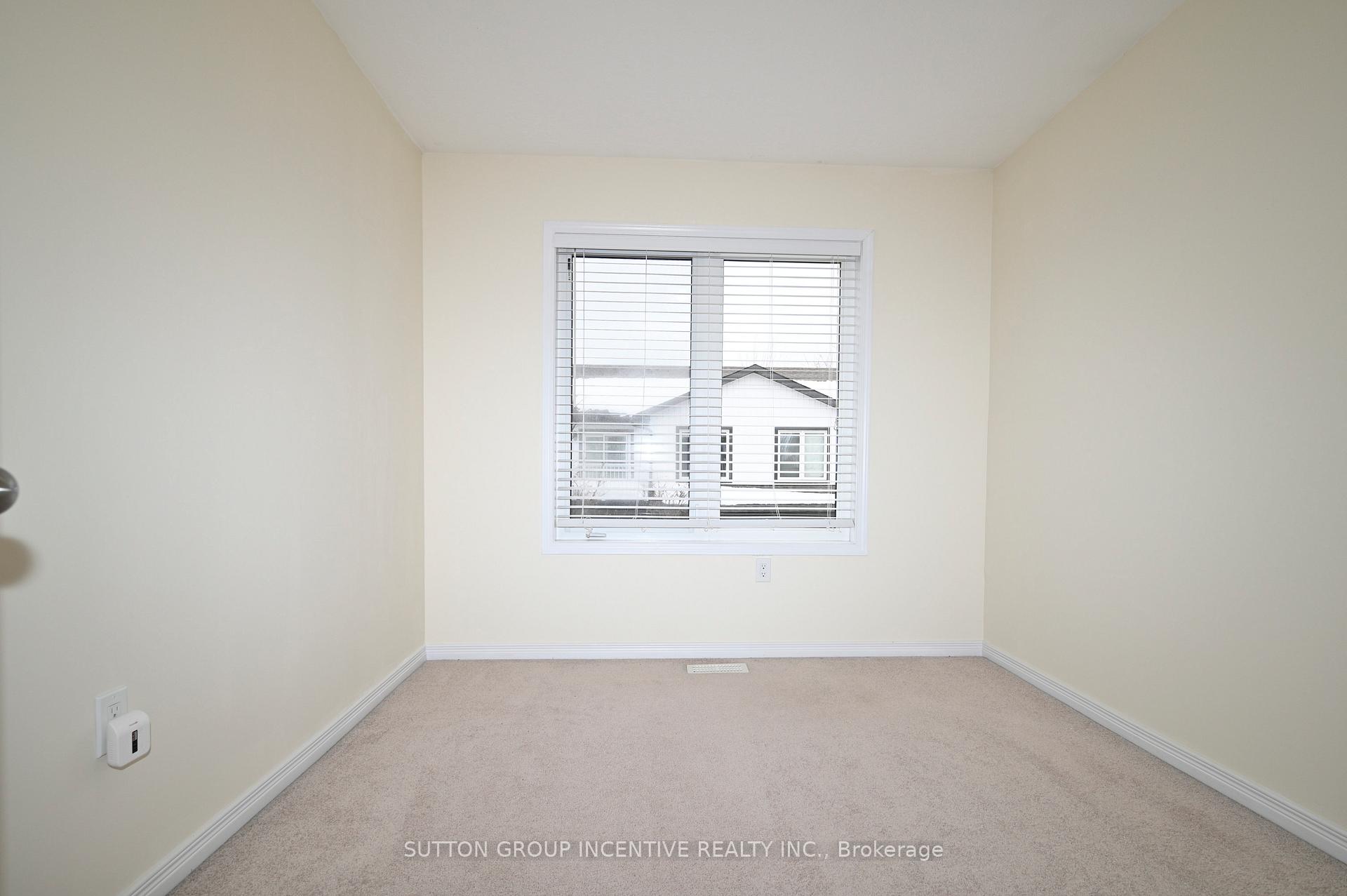 Photo 33 of Unit 29, 90 Sovereign'S Gate, Barrie, Innis-Shore — HOMEH