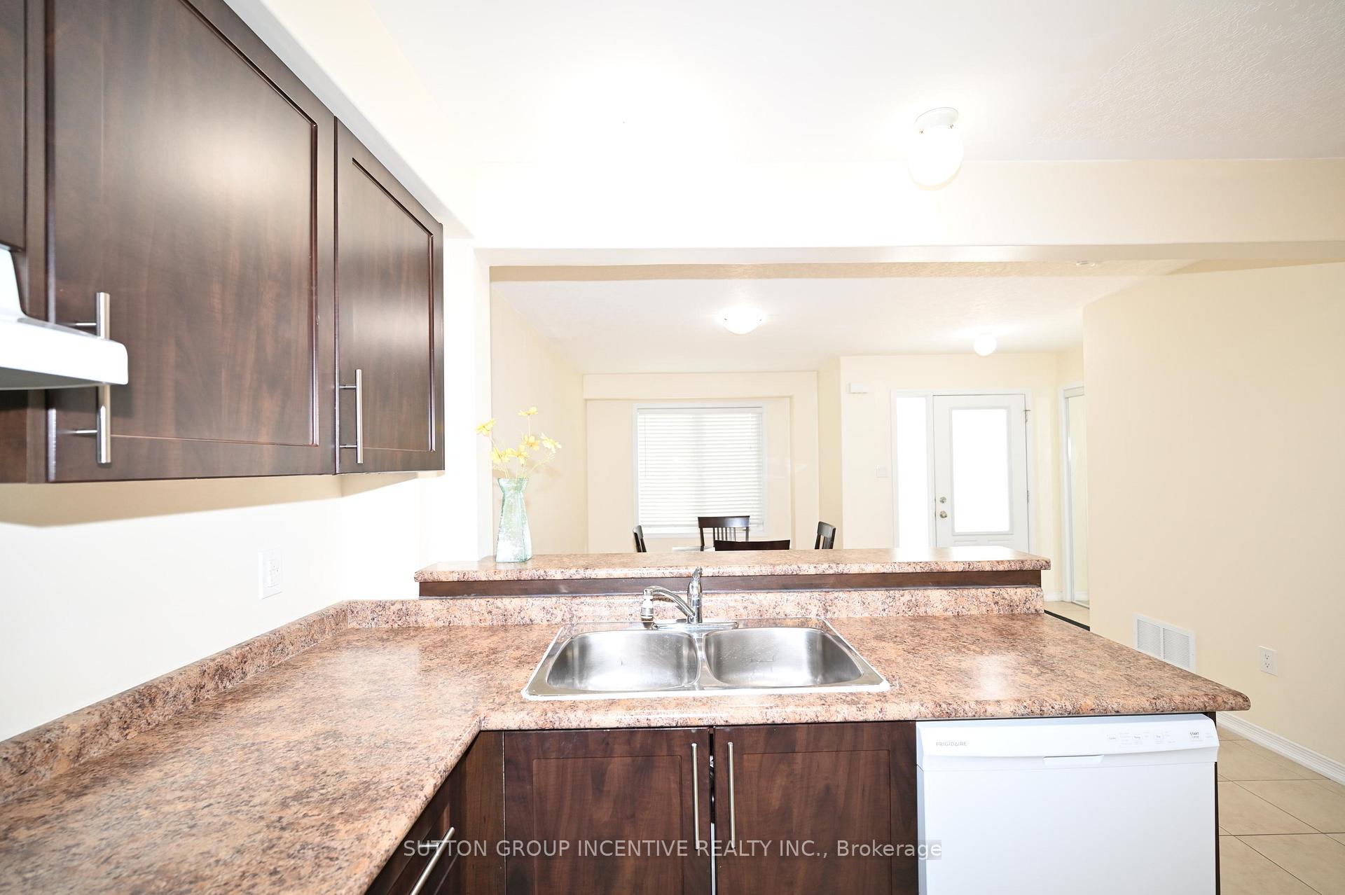 Photo 30 of Unit 29, 90 Sovereign'S Gate, Barrie, Innis-Shore — HOMEH