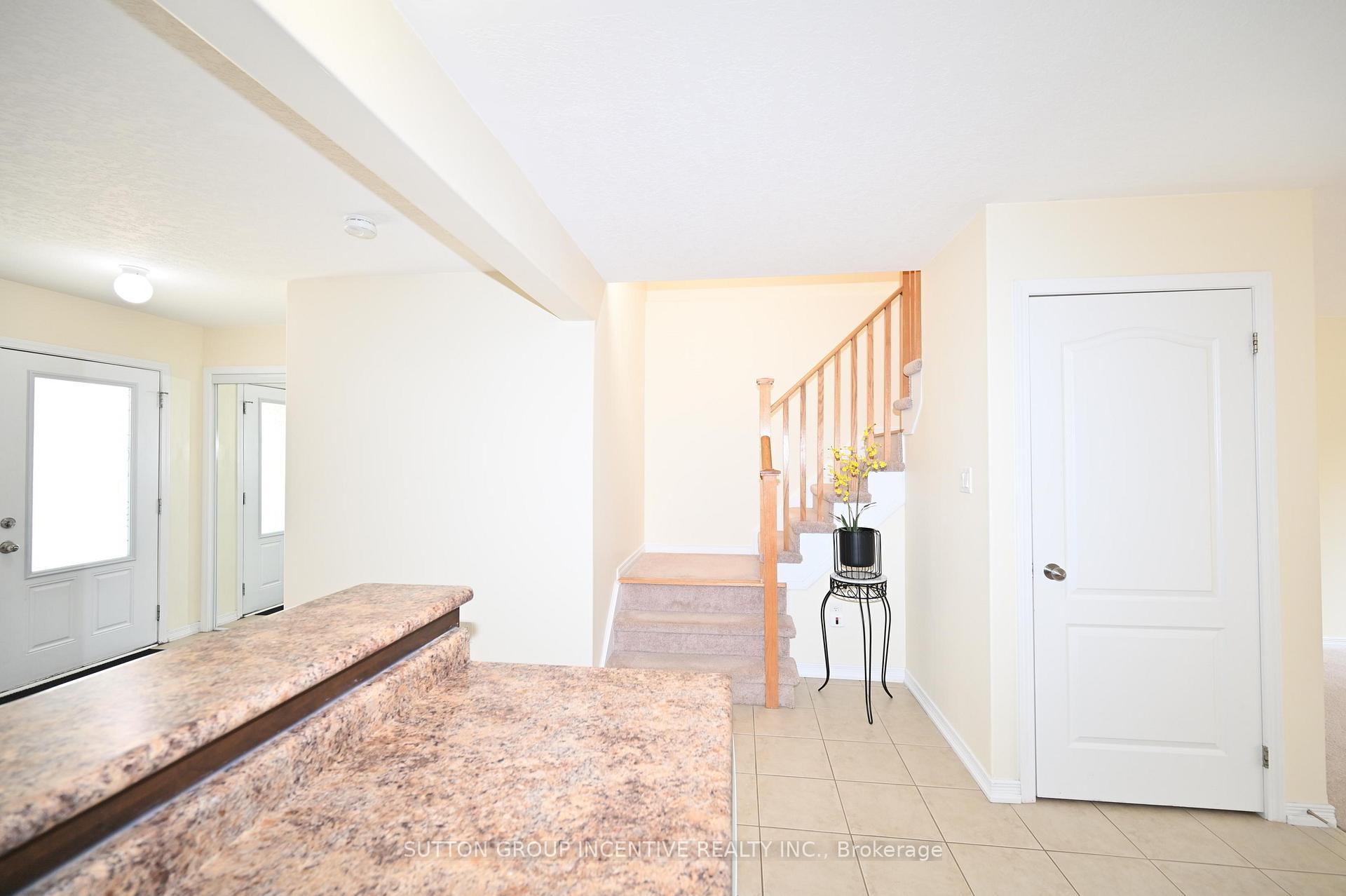 Photo 32 of Unit 29, 90 Sovereign'S Gate, Barrie, Innis-Shore — HOMEH