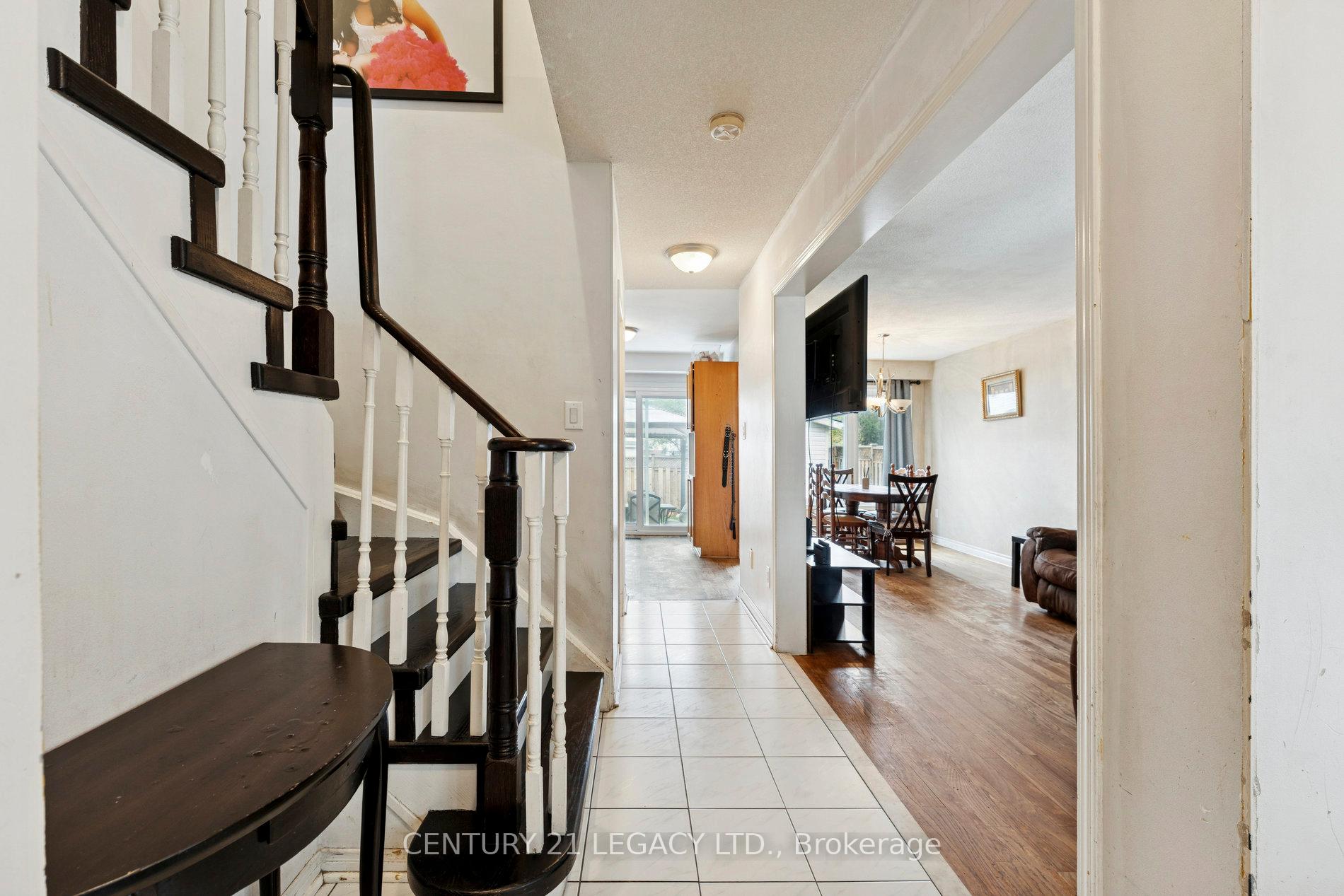 Photo 5 of 71 Townley Crescent, Brampton, Heart Lake West — HOMEH