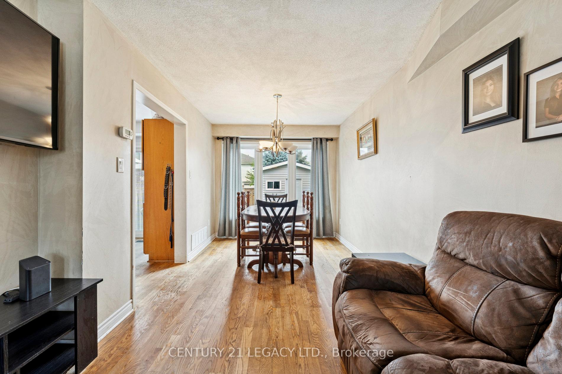 Photo 7 of 71 Townley Crescent, Brampton, Heart Lake West — HOMEH