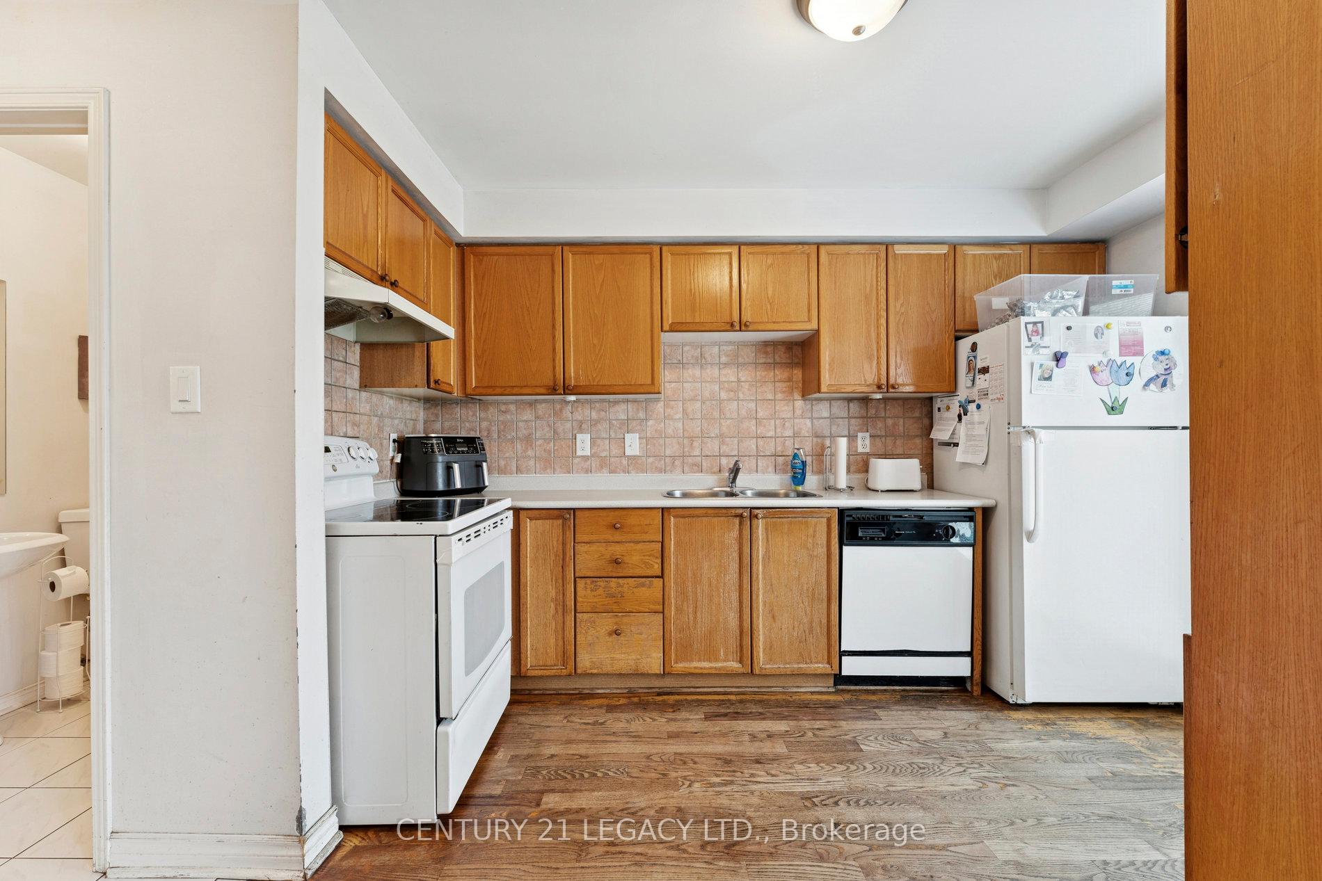 Photo 10 of 71 Townley Crescent, Brampton, Heart Lake West — HOMEH