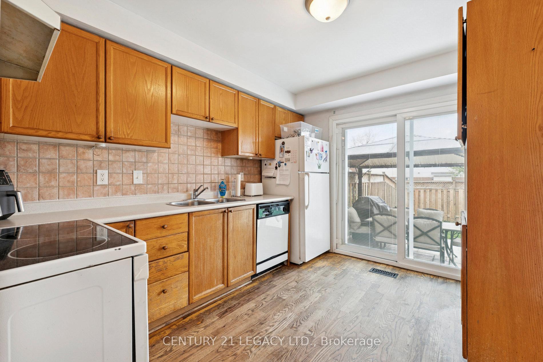 Photo 11 of 71 Townley Crescent, Brampton, Heart Lake West — HOMEH