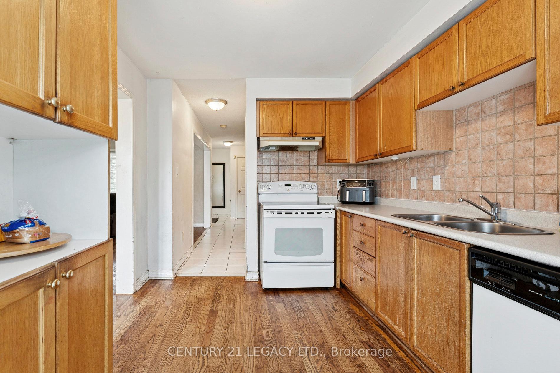 Photo 12 of 71 Townley Crescent, Brampton, Heart Lake West — HOMEH