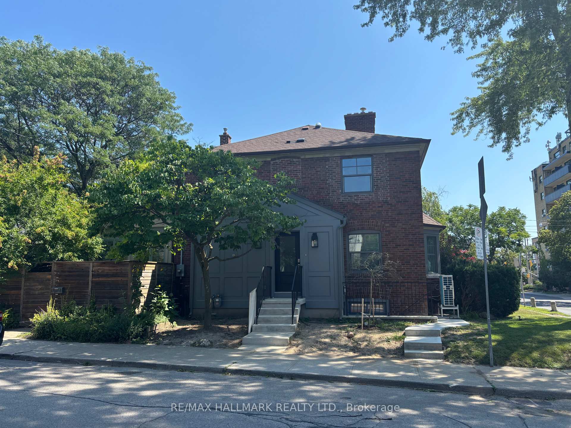 Photo 2 of Unit Lower, 3 Whitewood Road, Toronto, Mount Pleasant East — HOMEH