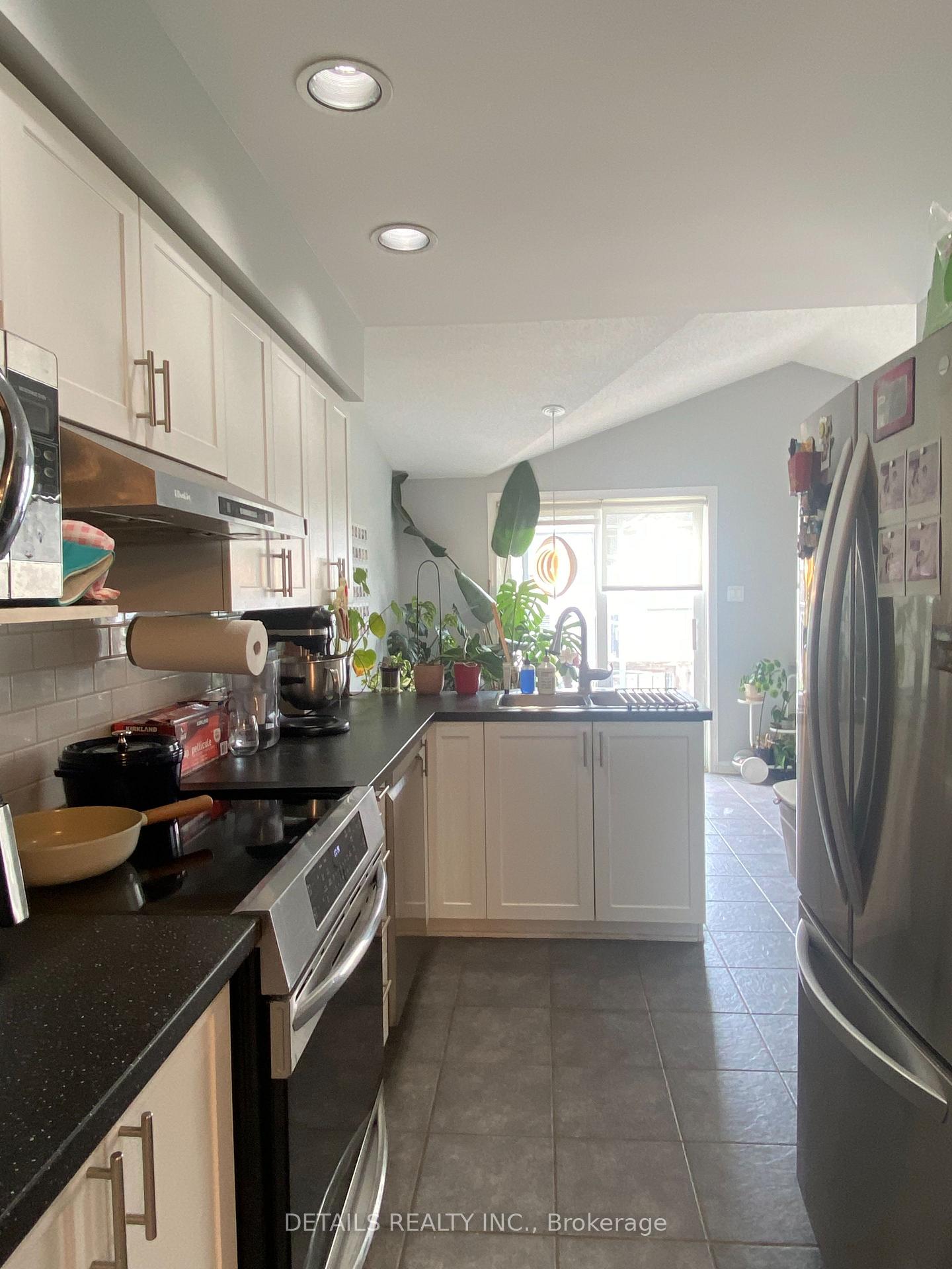 Photo 12 of 101 Milner Downs Crescent, Ottawa, Kanata - Emerald Meadows/Trailwest — HOMEH