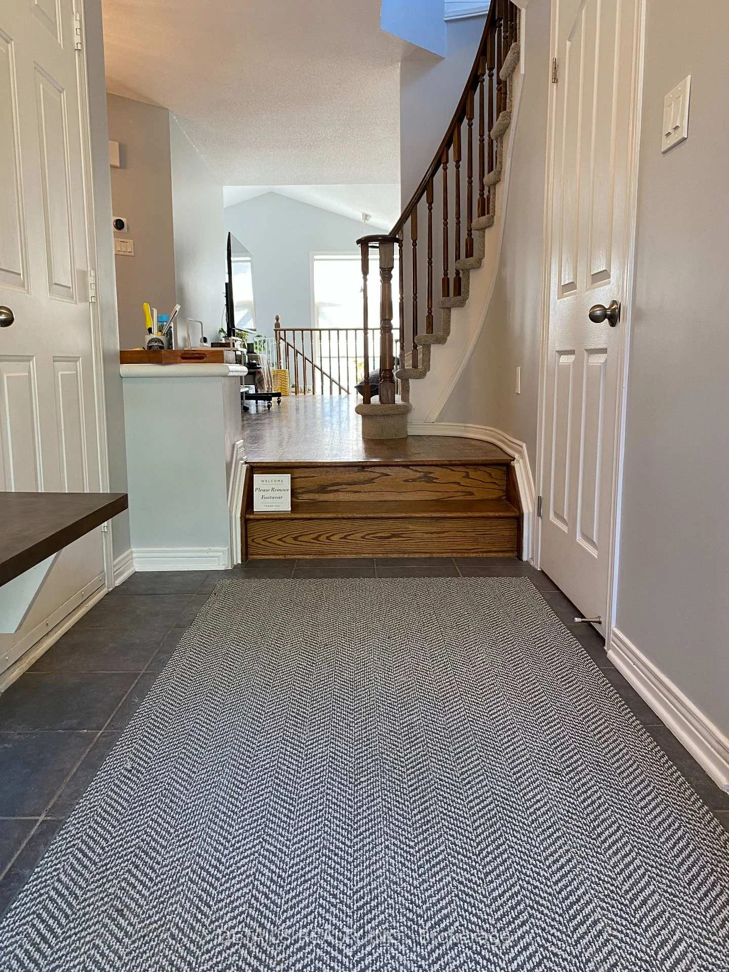 Photo 5 of 101 Milner Downs Crescent, Ottawa, Kanata - Emerald Meadows/Trailwest — HOMEH