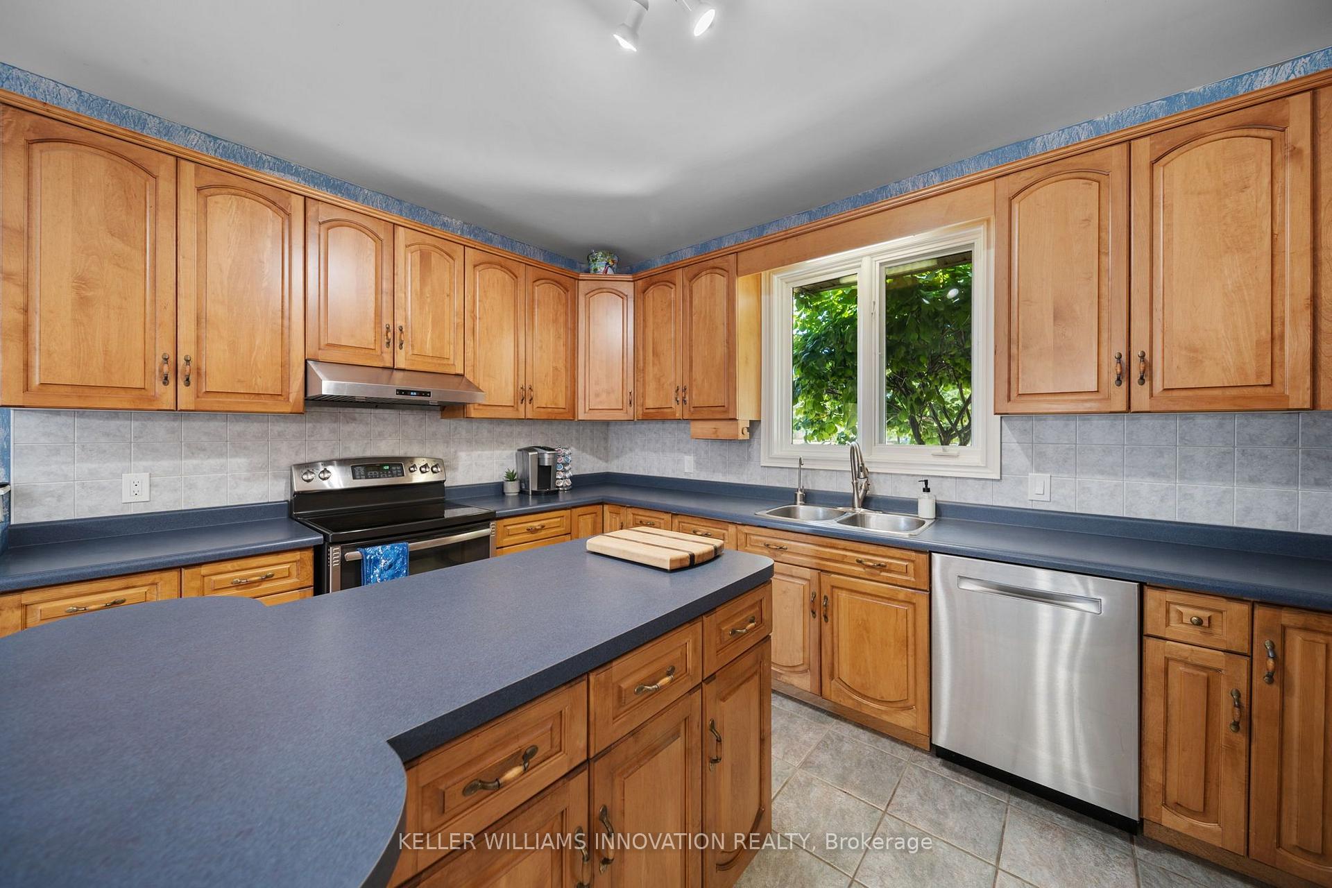 Photo 10 of 18 Featherstone Avenue, Haldimand — HOMEH