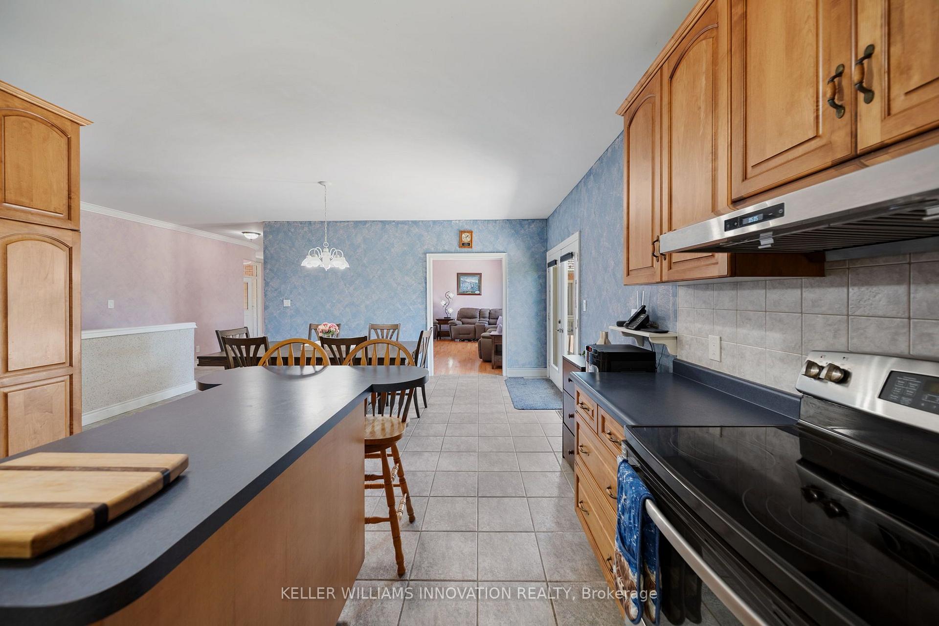 Photo 11 of 18 Featherstone Avenue, Haldimand — HOMEH