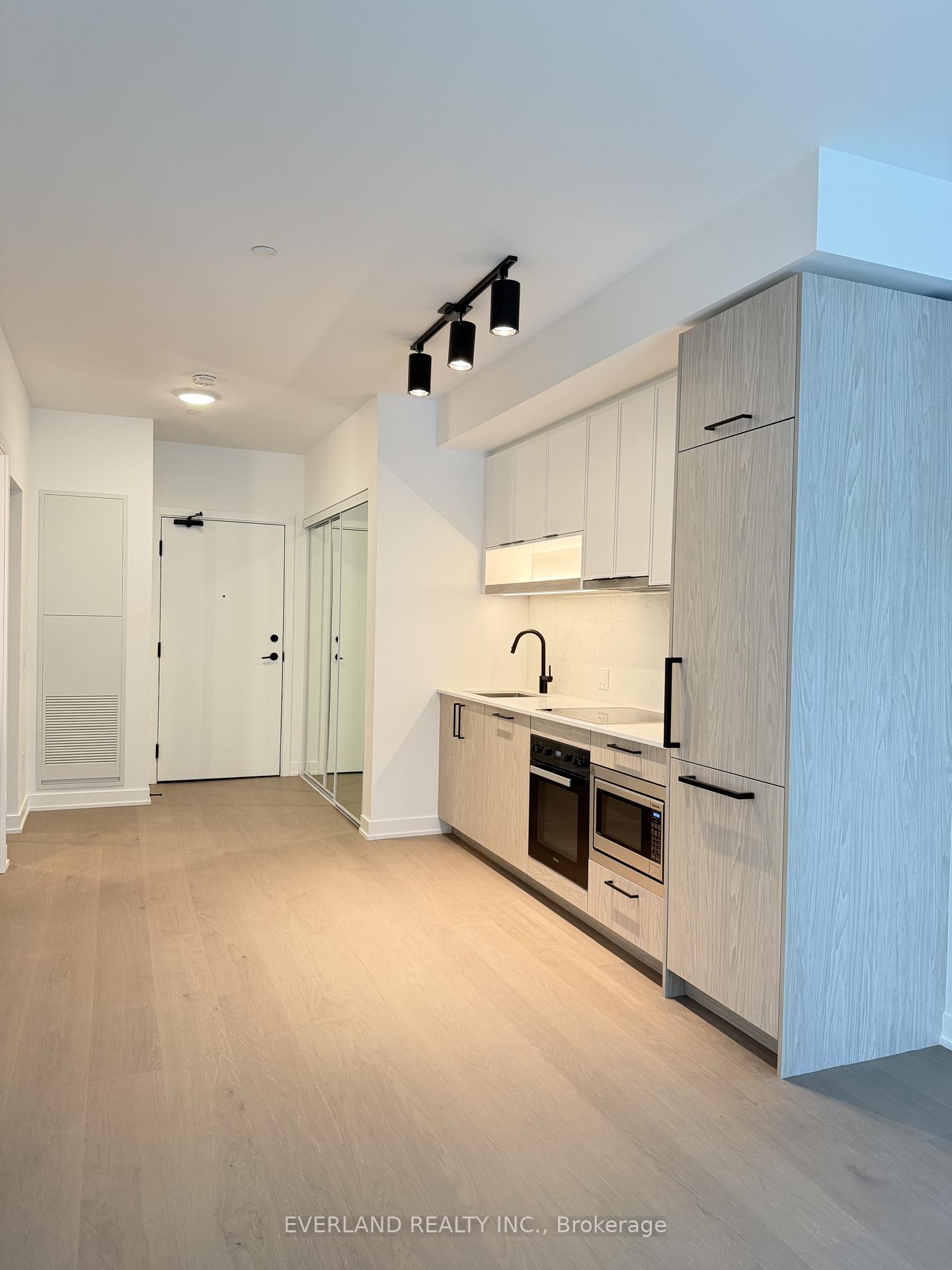 Photo 3 of Unit 738, 91 Montclair Avenue, Toronto, Forest Hill South — HOMEH