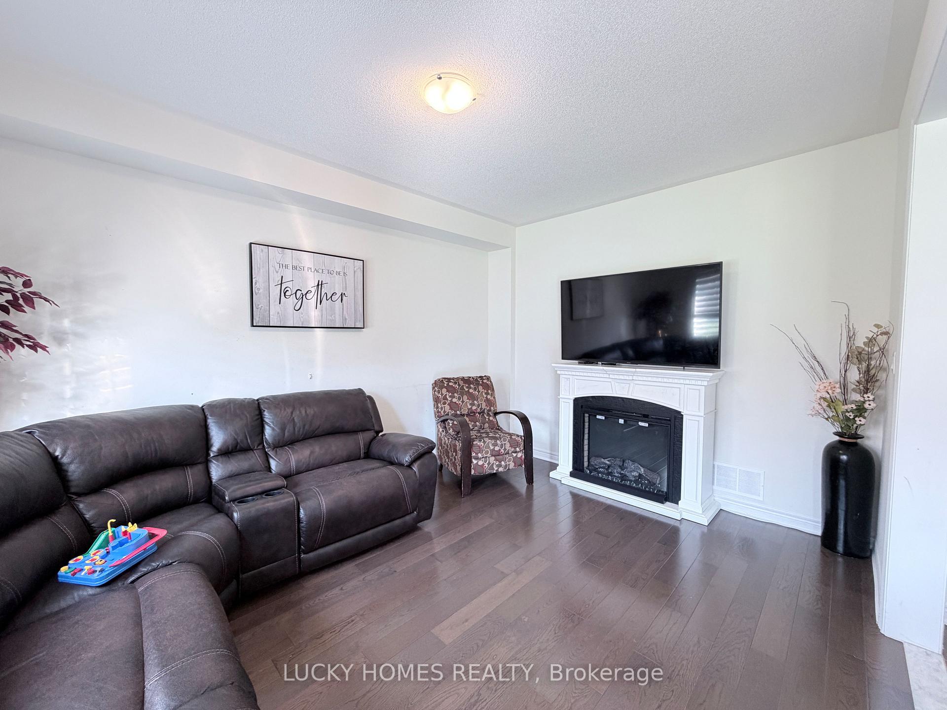 Photo 7 of 45 Jardine Street, Brock, Beaverton — HOMEH