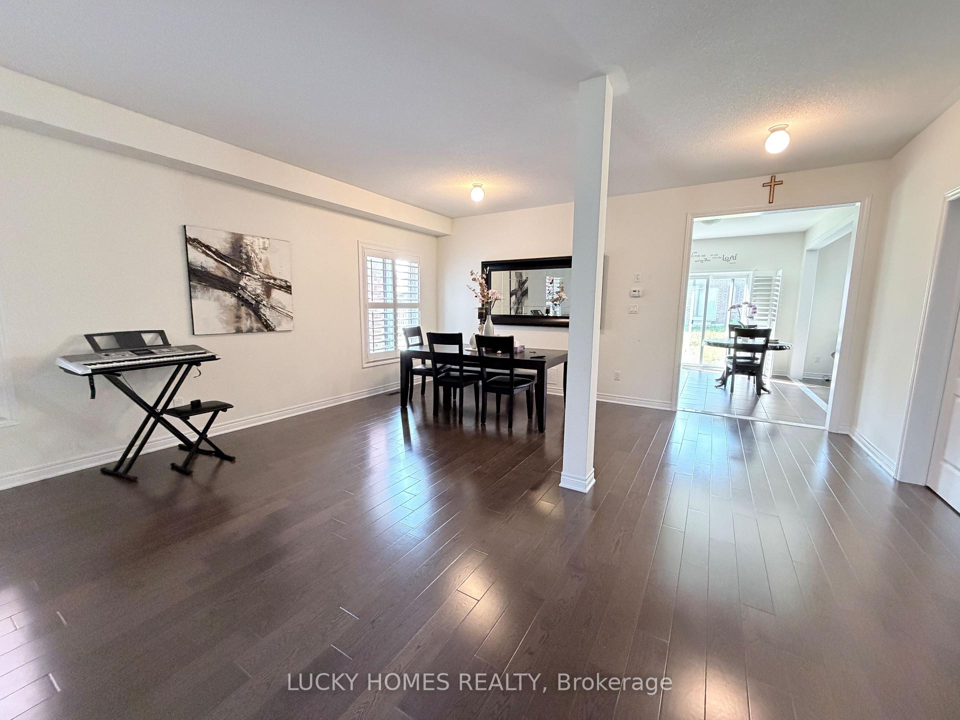 Photo 11 of 45 Jardine Street, Brock, Beaverton — HOMEH