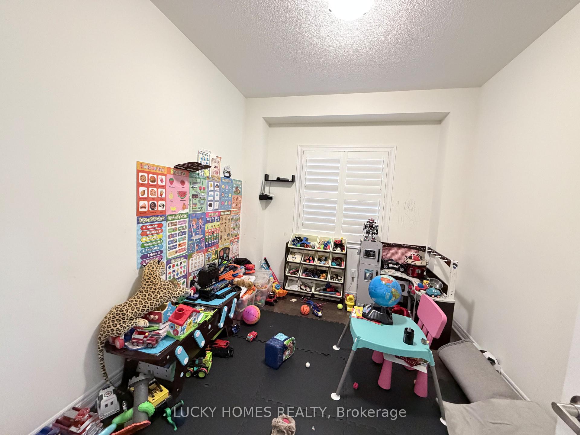 Photo 21 of 45 Jardine Street, Brock, Beaverton — HOMEH