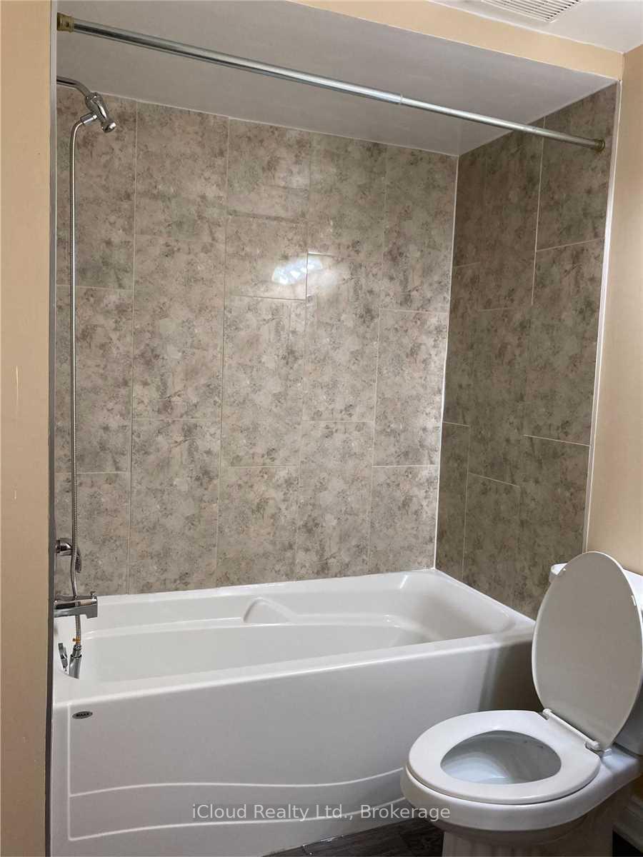Photo 8 of 1449 Ithaca Court, Mississauga, Clarkson — HOMEH