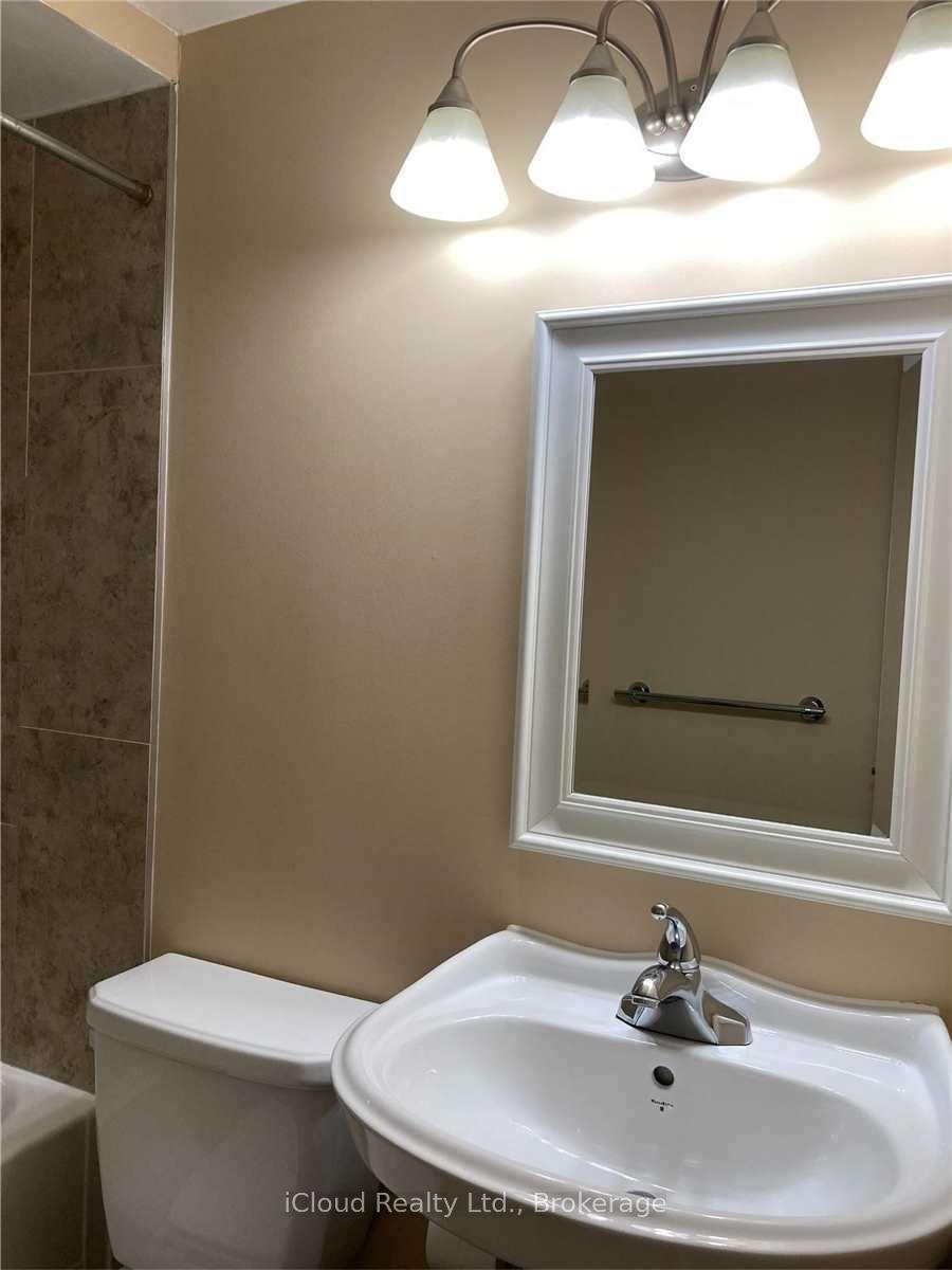 Photo 9 of 1449 Ithaca Court, Mississauga, Clarkson — HOMEH