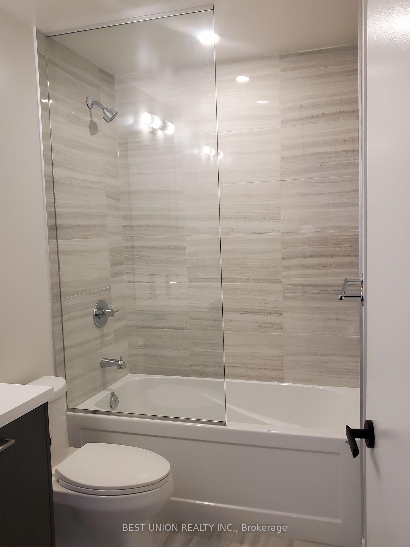 Photo 6 of Unit 2801, 28 Interchange Way, Vaughan, Vaughan Corporate Centre — HOMEH