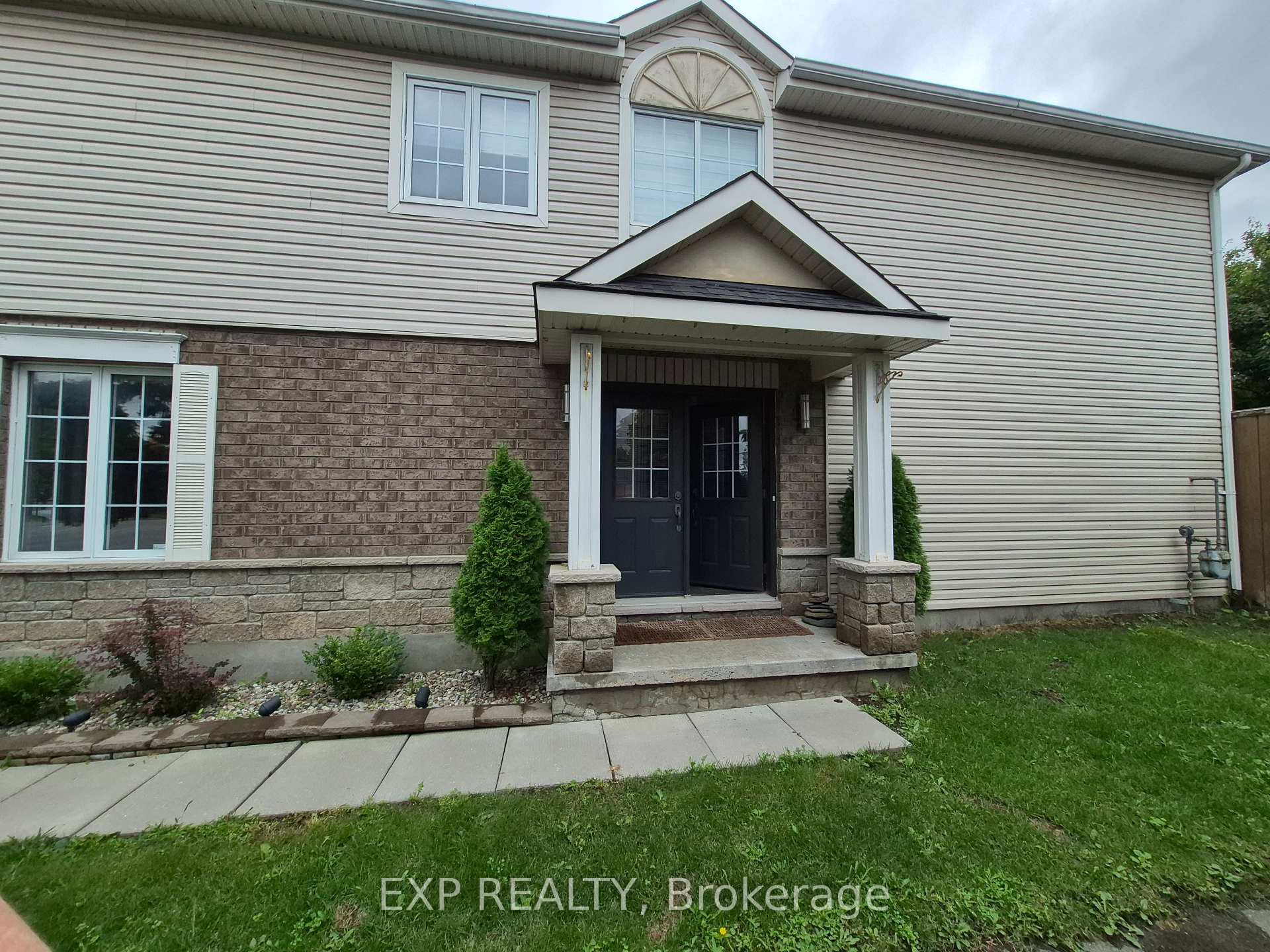 Photo 5 of 2 Maple Park Private, Ottawa, Upper Hunt Club — HOMEH