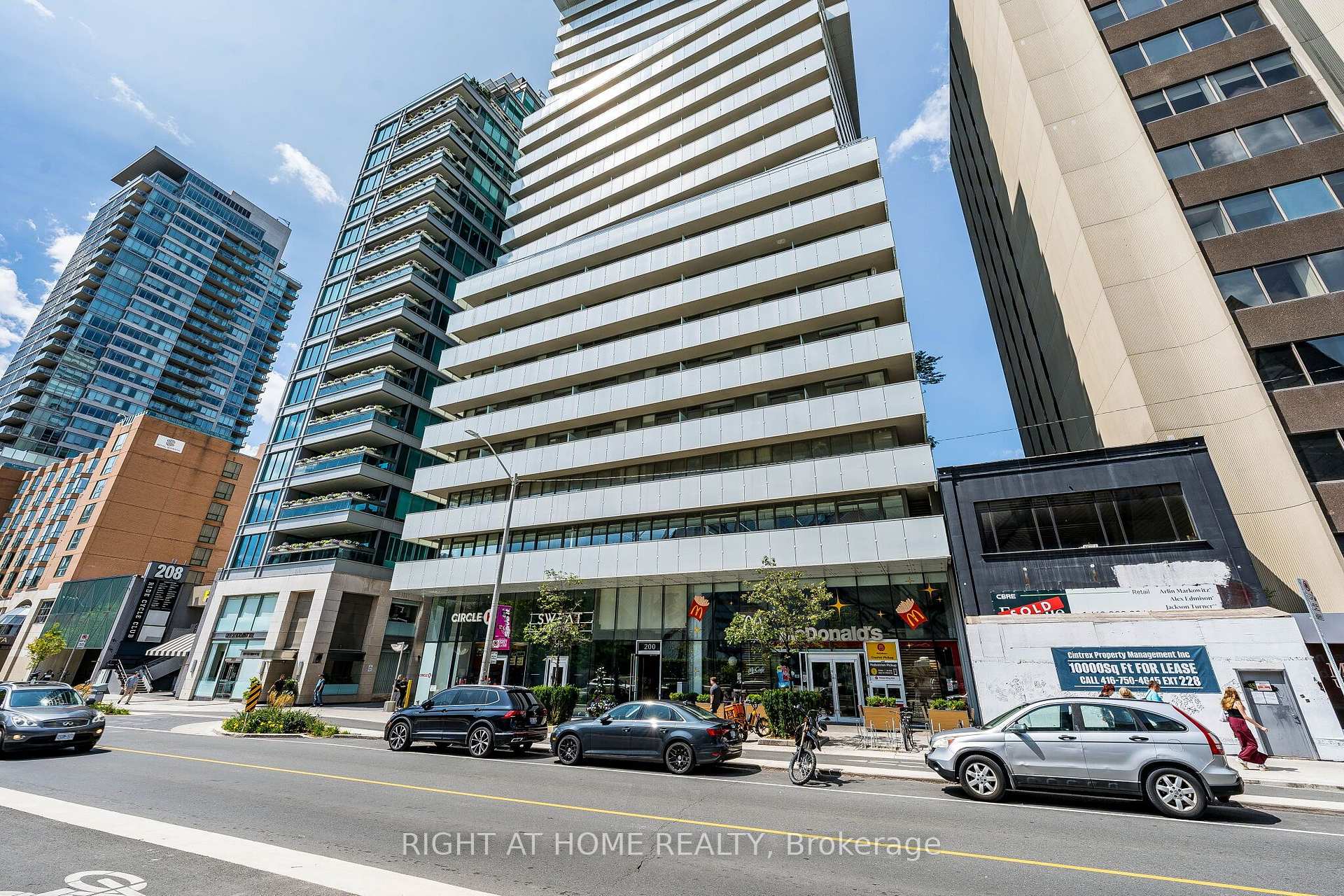Front of Unit 1604, 200 Bloor Street W