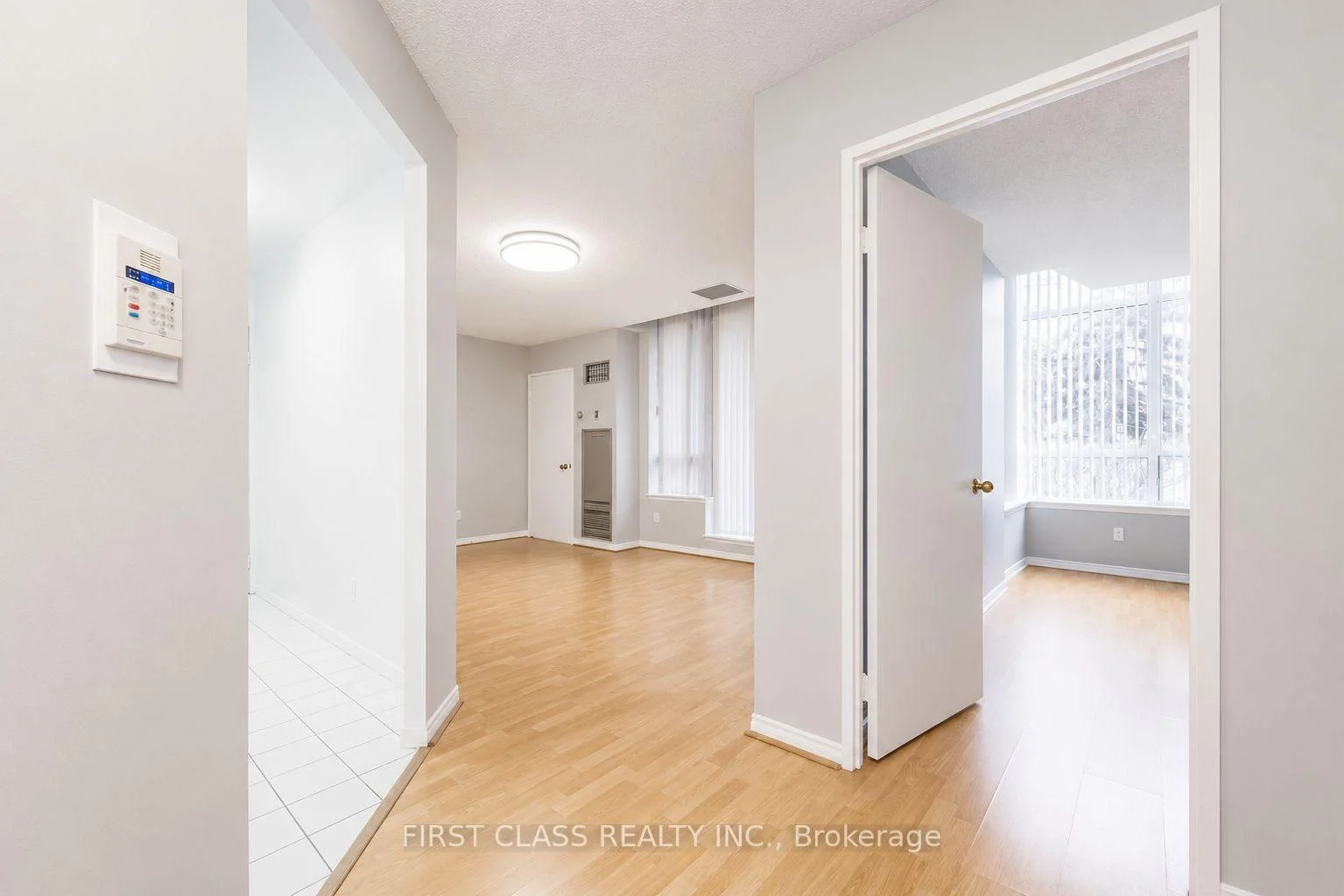Photo 8 of Unit 106, 91 Townsgate Drive, Vaughan, Crestwood-Springfarm-Yorkhill — HOMEH