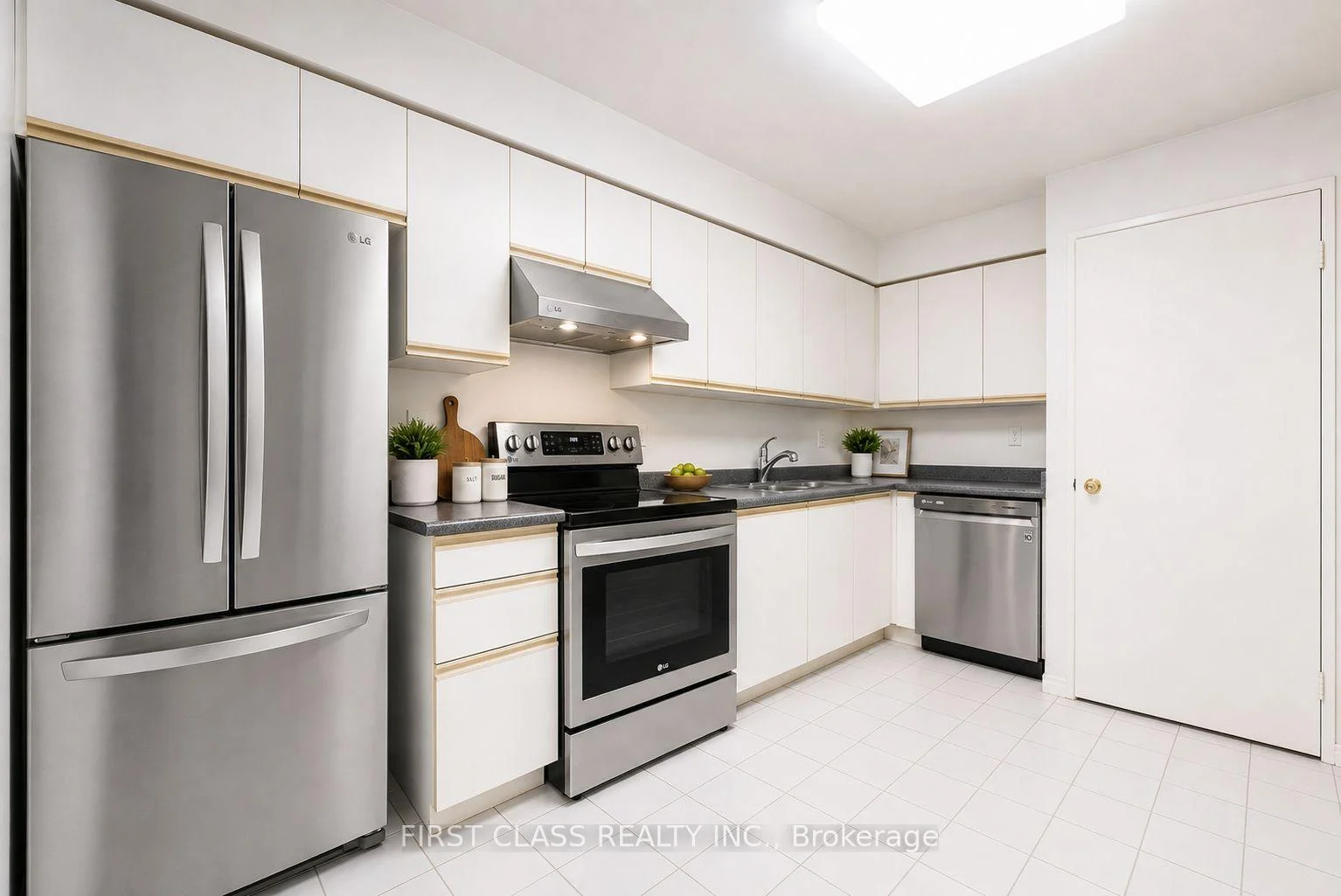 Photo 7 of Unit 106, 91 Townsgate Drive, Vaughan, Crestwood-Springfarm-Yorkhill — HOMEH