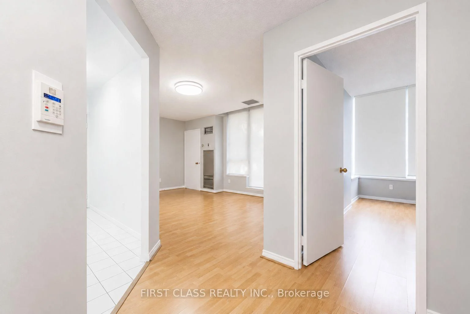 Photo 11 of Unit 106, 91 Townsgate Drive, Vaughan, Crestwood-Springfarm-Yorkhill — HOMEH