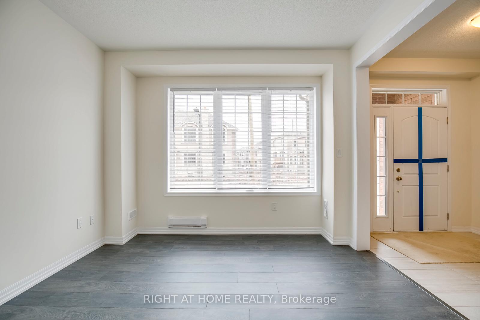 Photo 2 of 3329 Vardon Way, Oakville, Glenorchy — HOMEH