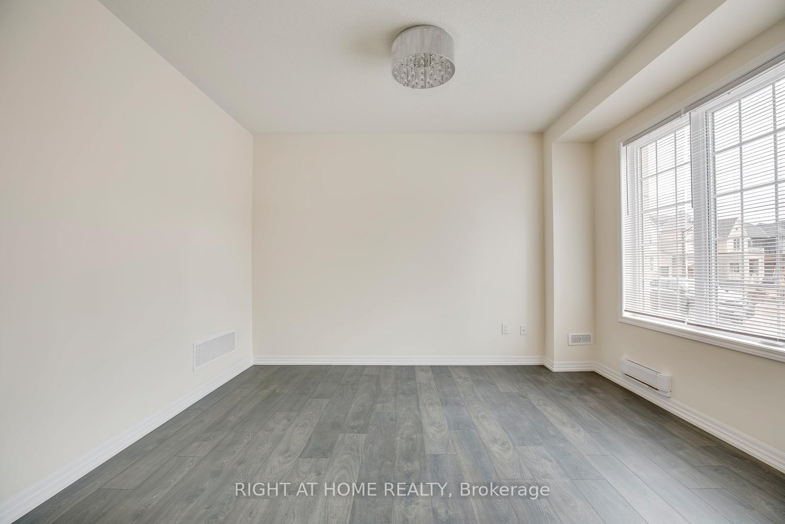 Photo 3 of 3329 Vardon Way, Oakville, Glenorchy — HOMEH