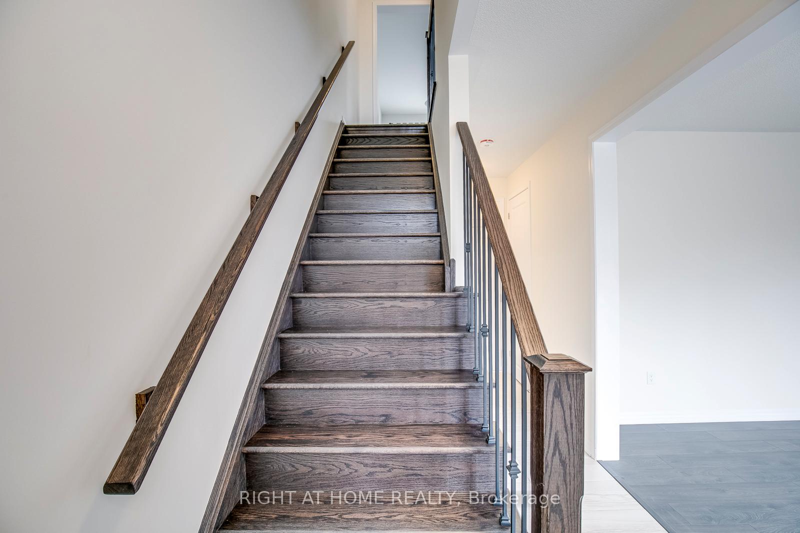 Photo 4 of 3329 Vardon Way, Oakville, Glenorchy — HOMEH
