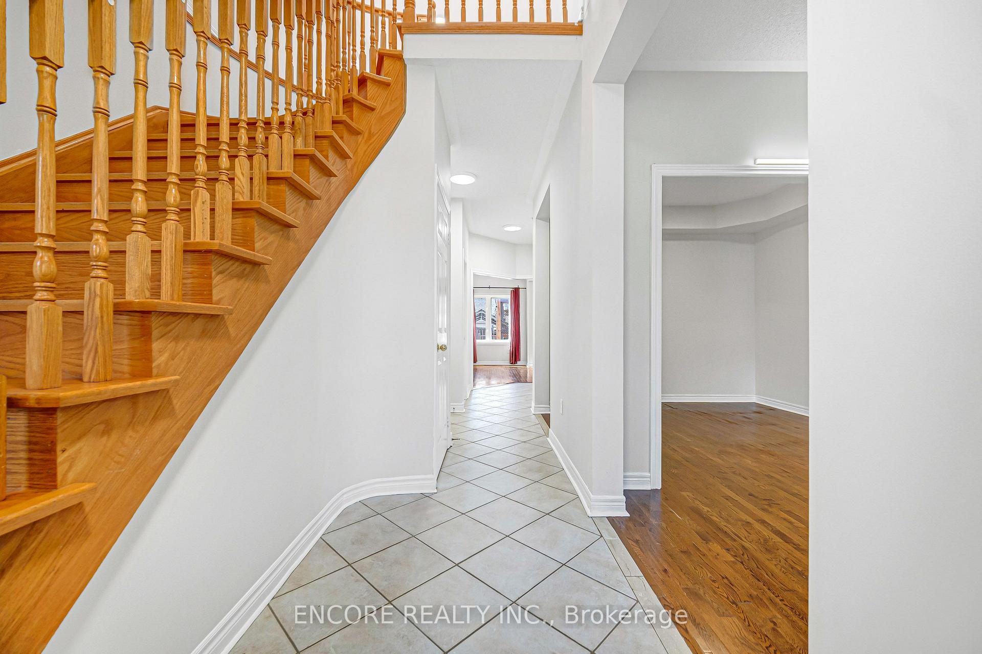 Photo 4 of 34 John Gary Drive, Markham, Village Green-South Unionville — HOMEH