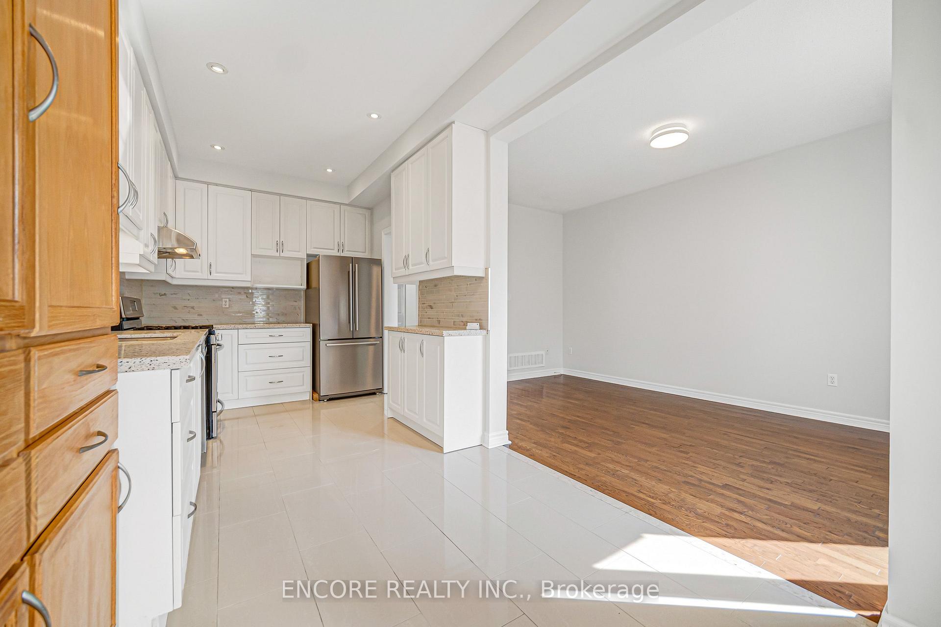 Photo 16 of 34 John Gary Drive, Markham, Village Green-South Unionville — HOMEH