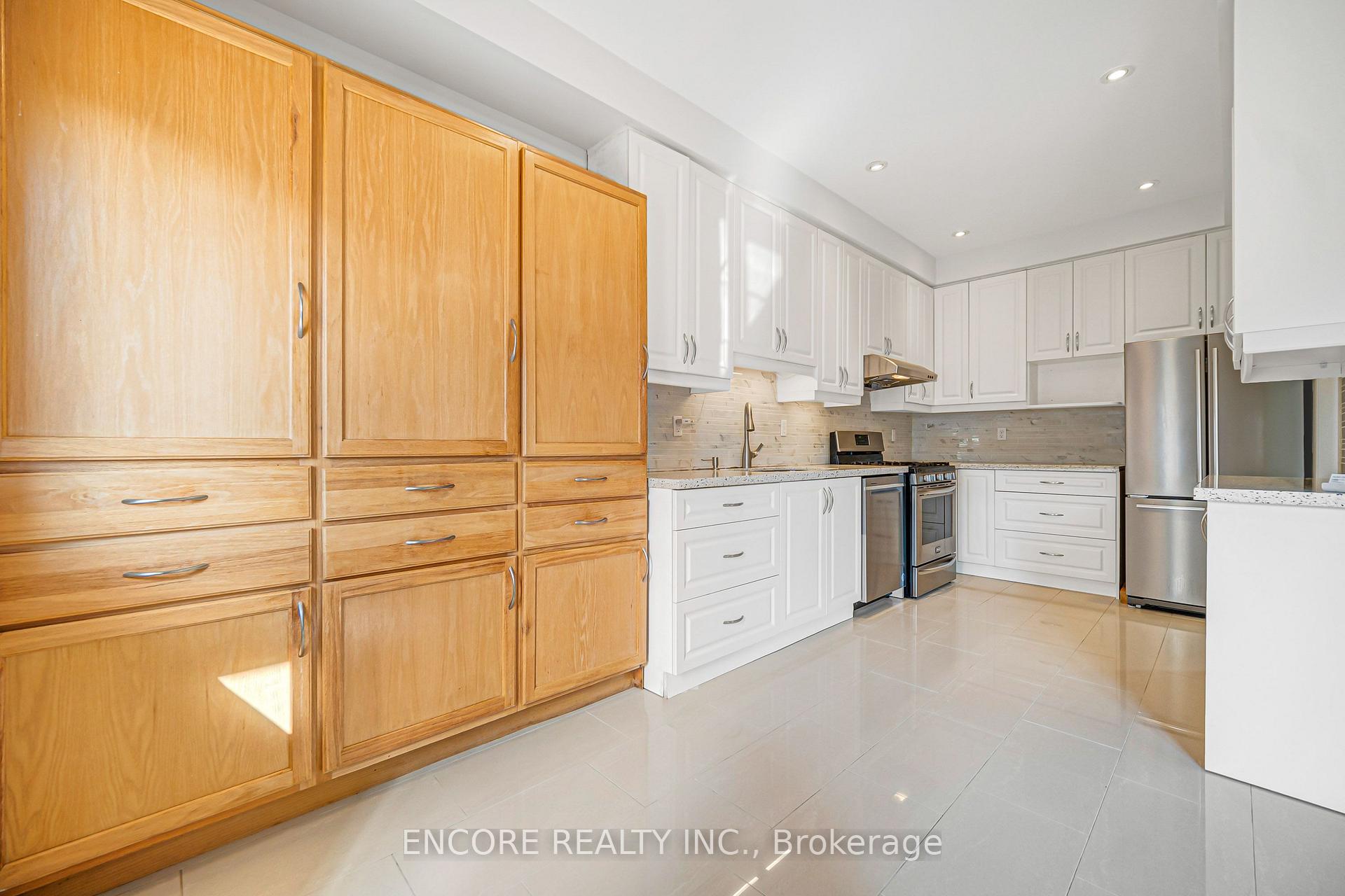 Photo 17 of 34 John Gary Drive, Markham, Village Green-South Unionville — HOMEH