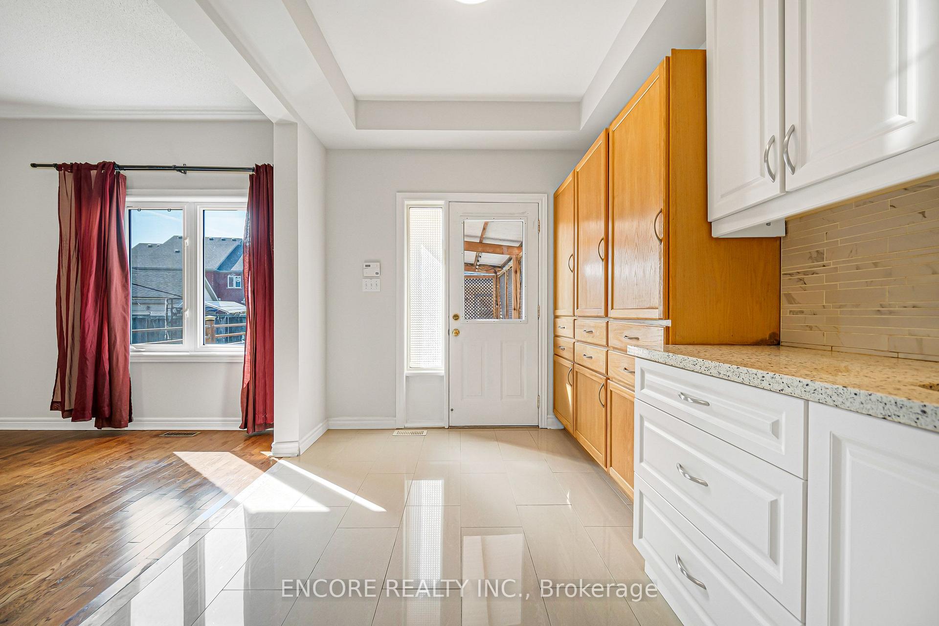Photo 19 of 34 John Gary Drive, Markham, Village Green-South Unionville — HOMEH