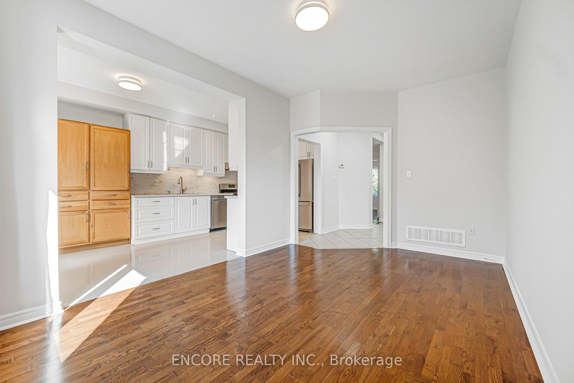 Photo 20 of 34 John Gary Drive, Markham, Village Green-South Unionville — HOMEH
