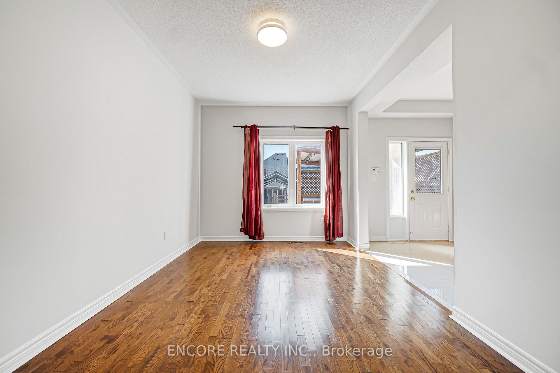 Photo 21 of 34 John Gary Drive, Markham, Village Green-South Unionville — HOMEH