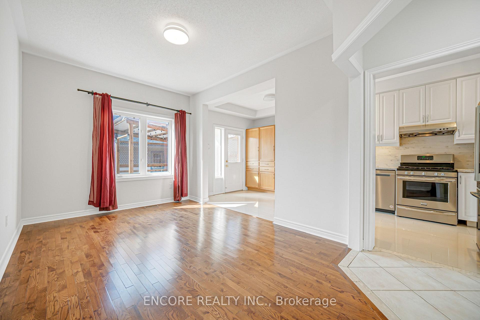 Photo 22 of 34 John Gary Drive, Markham, Village Green-South Unionville — HOMEH