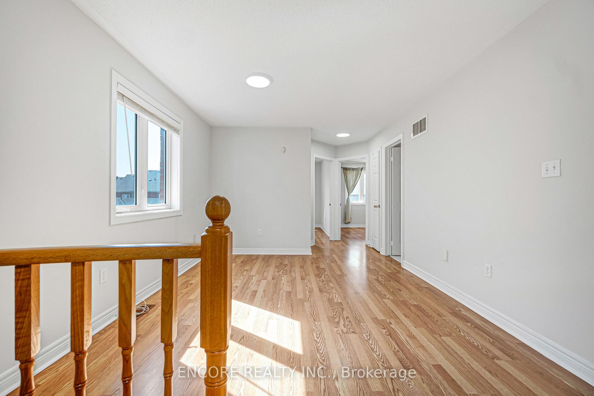 Photo 23 of 34 John Gary Drive, Markham, Village Green-South Unionville — HOMEH